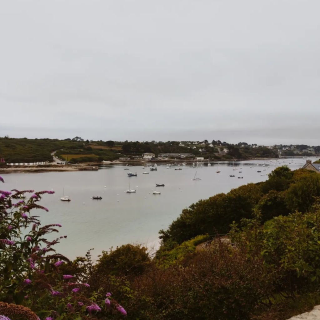 Plage de Béniguet au mois d'avril, Finistère Nord, Pays des Abers