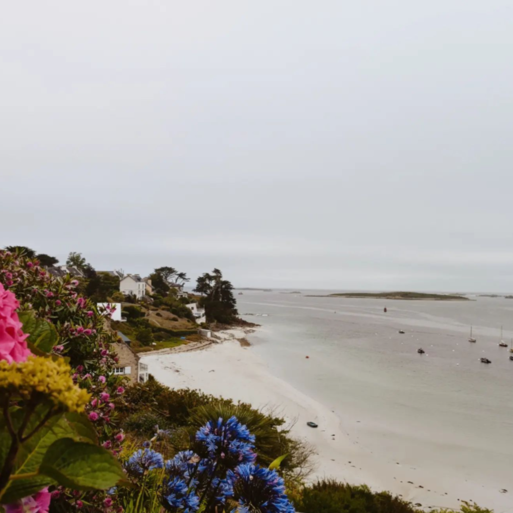 Plage de Béniguet au mois d'avril, Finistère Nord, Pays des Abers