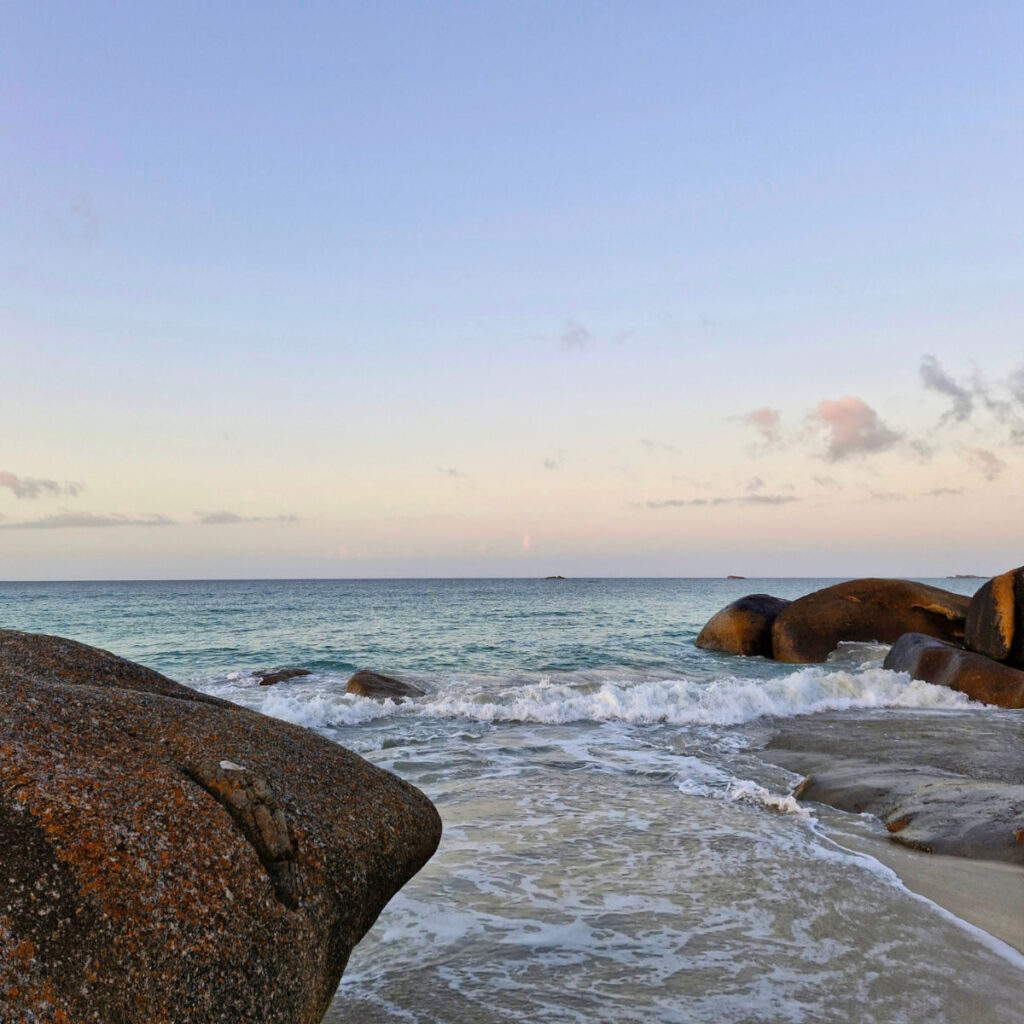 Plage Boutrouilles, Kerlouan