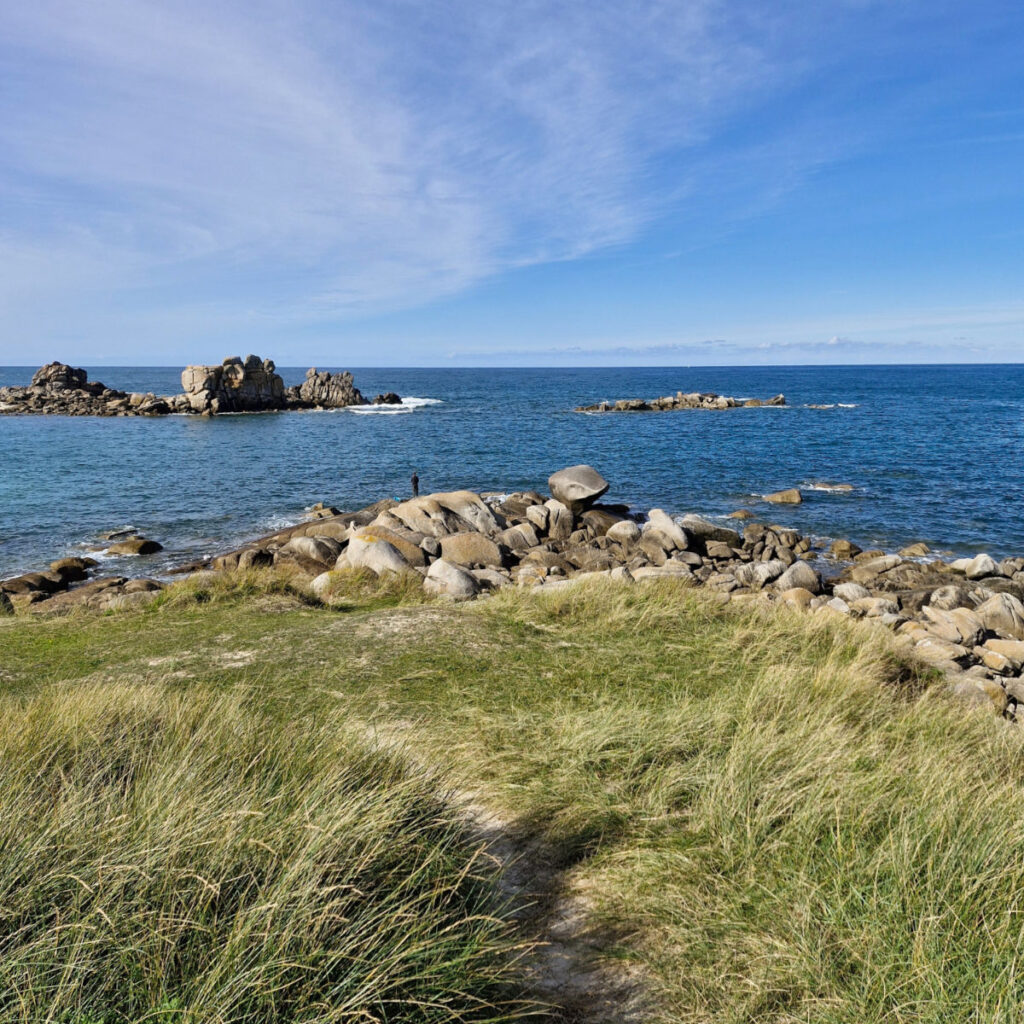 Plage des Amiets avec pêcheur Cléder