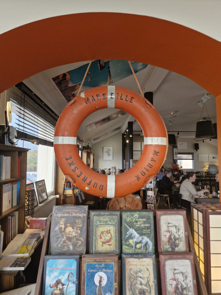 Le Chenal, Pospoder, Déco
